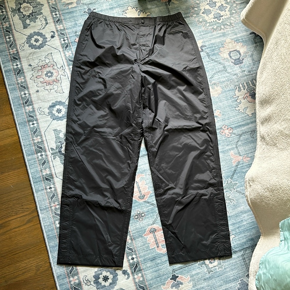 Columbia women’s waterproof Omni tech rain pants, size large
